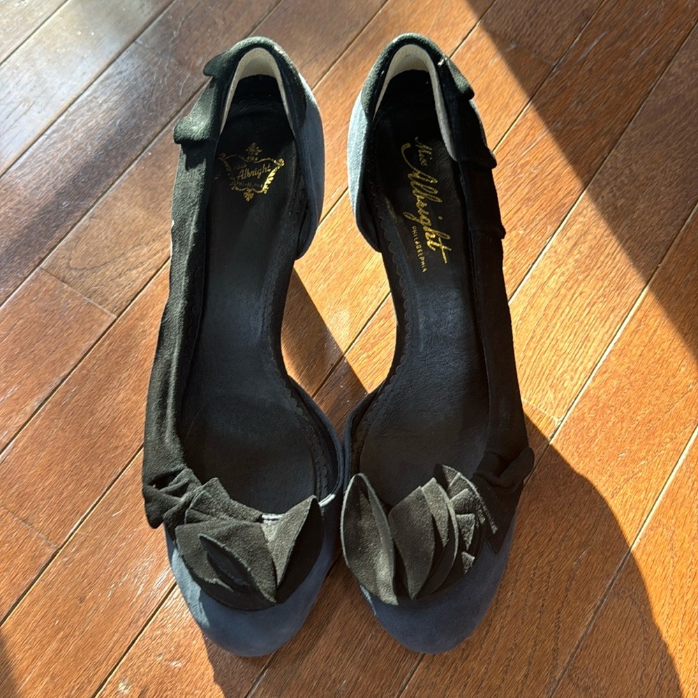 ANTHROPOLOGIE MISS ALBRIGHT Reeve
Ribbon Heels Blue Suede Size 8.5